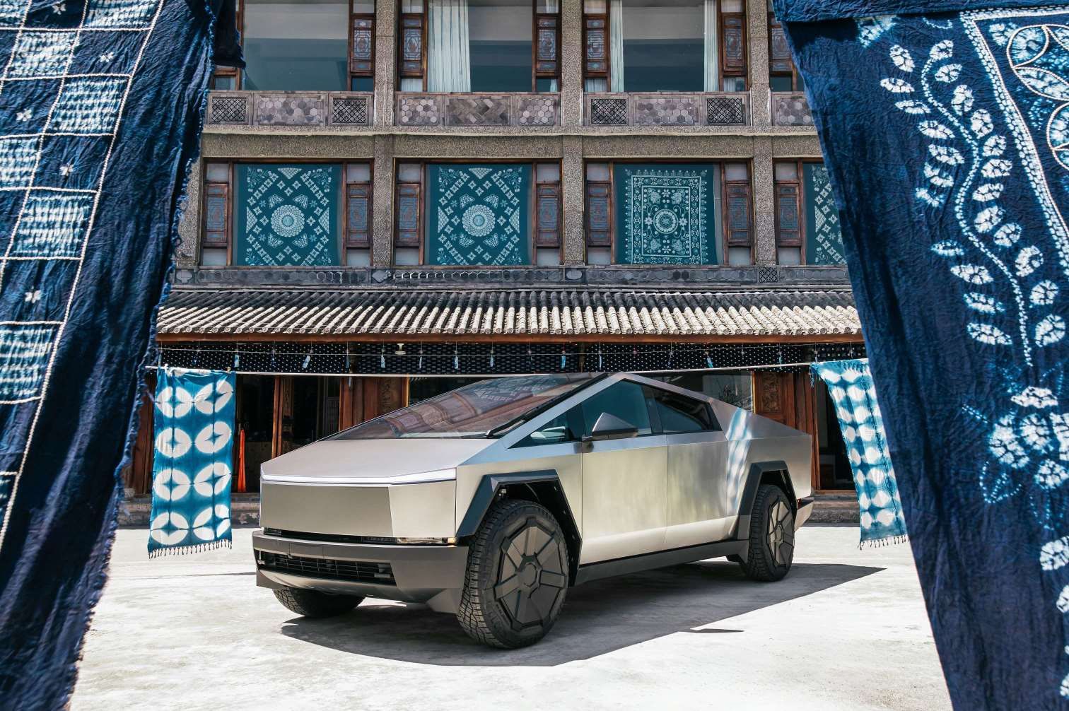 從科幻駛?cè)氍F(xiàn)實(shí) 特斯拉賽博越野旅行車亮相大理，旅游業(yè)務(wù)開啟新紀(jì)元